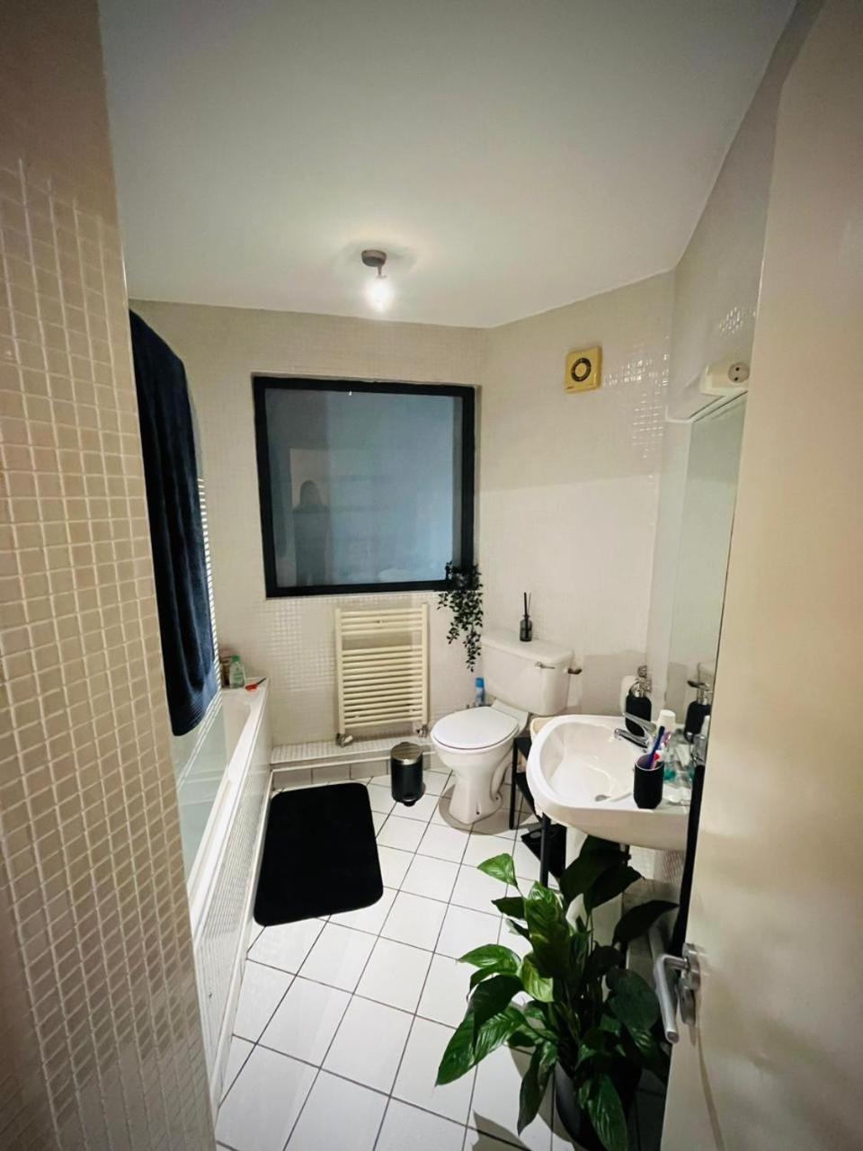 Dorm Room 5-6 People Shared Bathroom Outside Room Dublin Exterior photo